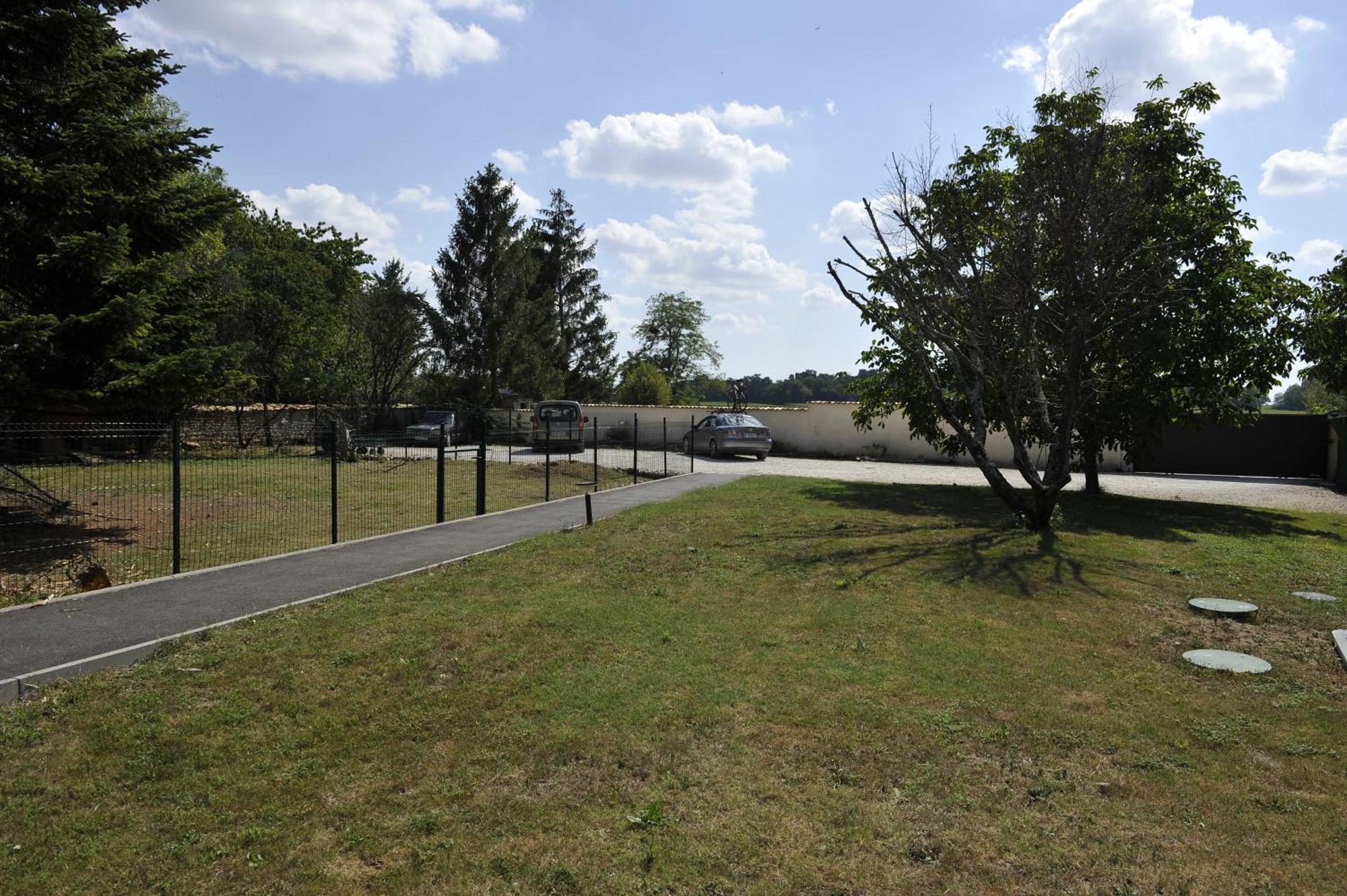 Gites Jardin-Darcy - Piscine Au Sel Bois Exterior photo